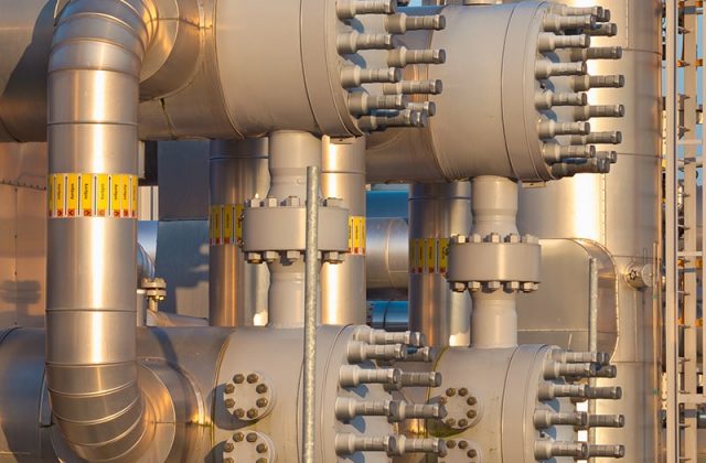 close-up-of-a-modern-natural-gas-processing-plant-PTVJ25B-min close-up-of-a-modern-natural-gas-processing-plant-PTVJ25B-min